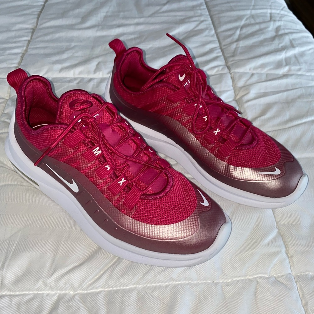 Nike Air Max Axis Running Shoes